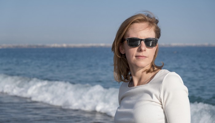 Okulary fotochromowe korekcyjne z przyciemnianymi szkłami na słońcu